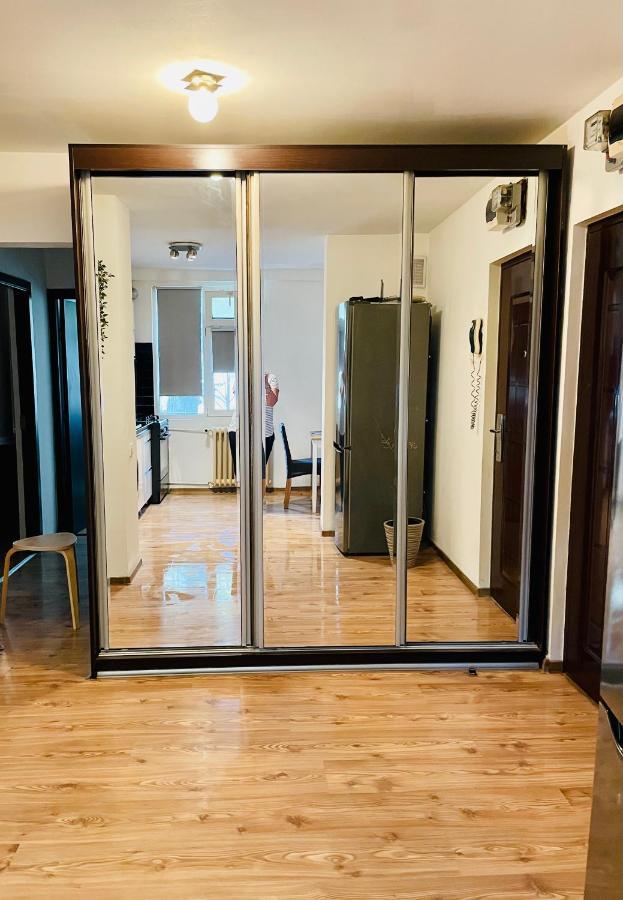 בוקרשט Thias Apartment -Parter, Langa Spitalul Marie Curie מראה חיצוני תמונה