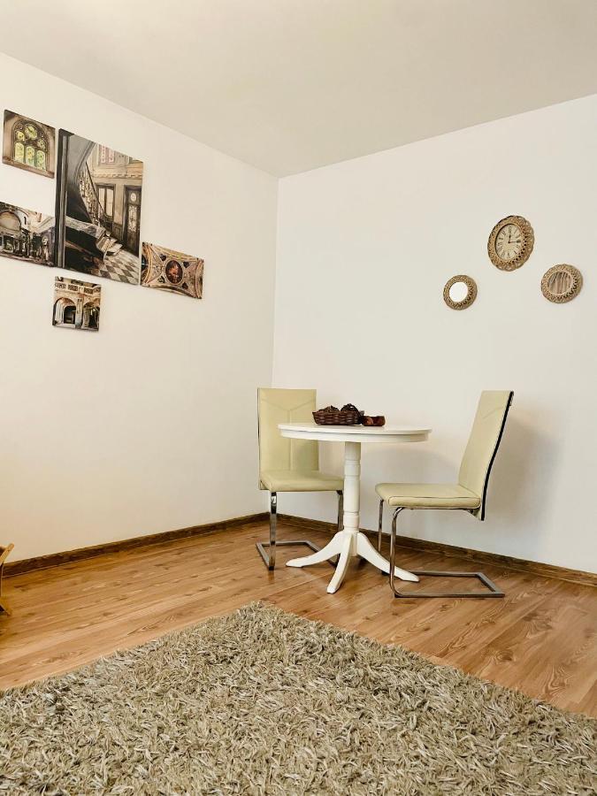 בוקרשט Thias Apartment -Parter, Langa Spitalul Marie Curie מראה חיצוני תמונה