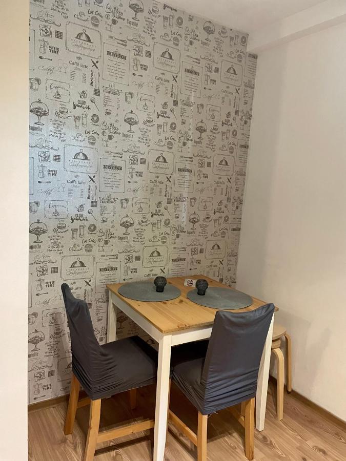 בוקרשט Thias Apartment -Parter, Langa Spitalul Marie Curie מראה חיצוני תמונה