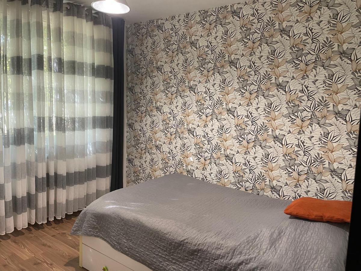 בוקרשט Thias Apartment -Parter, Langa Spitalul Marie Curie מראה חיצוני תמונה