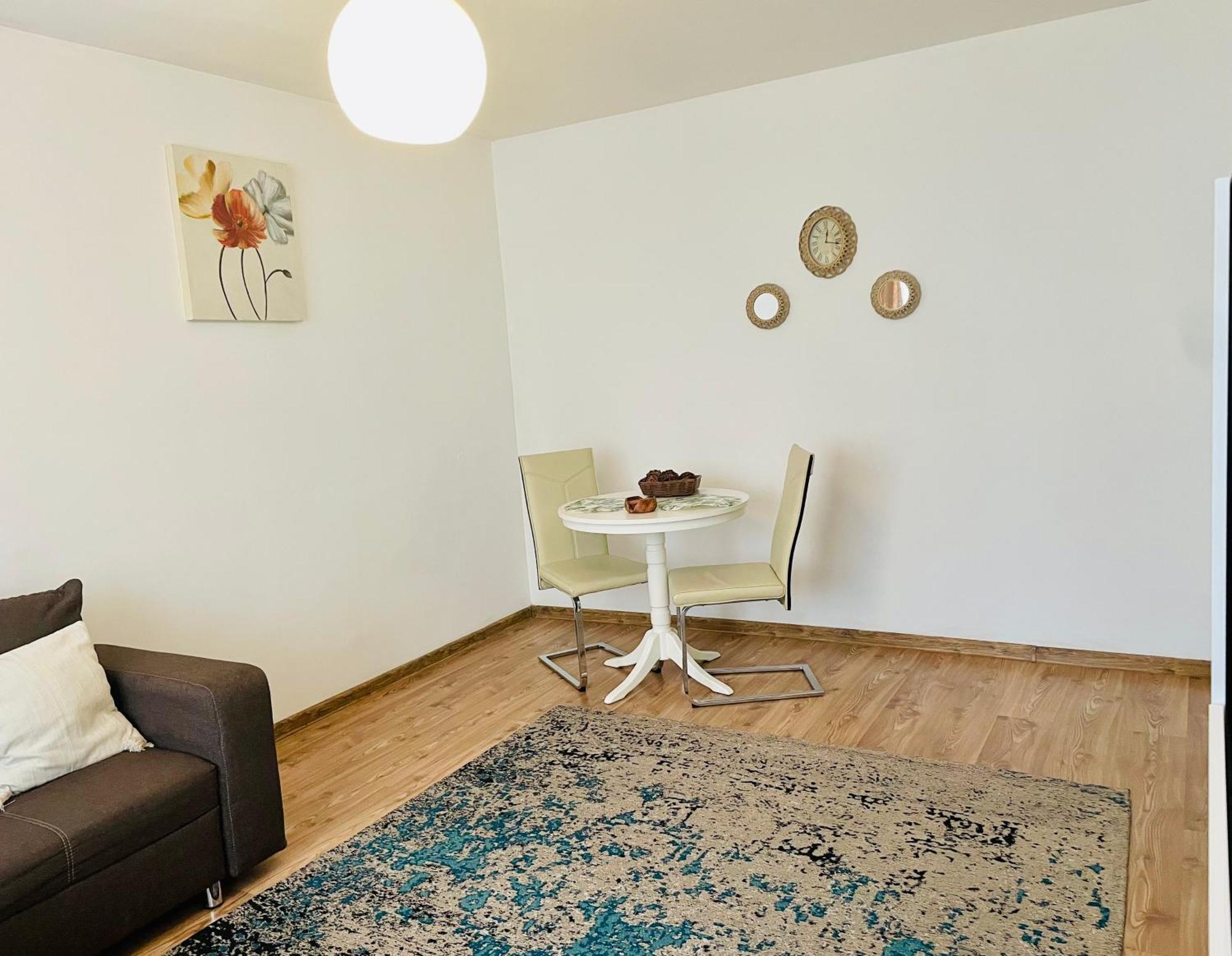 בוקרשט Thias Apartment -Parter, Langa Spitalul Marie Curie מראה חיצוני תמונה