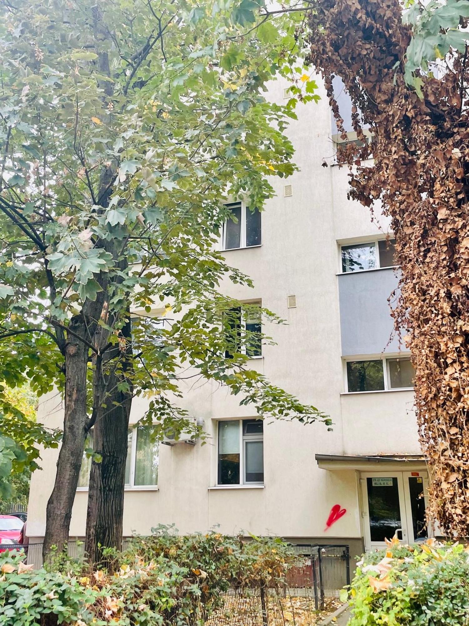 בוקרשט Thias Apartment -Parter, Langa Spitalul Marie Curie מראה חיצוני תמונה